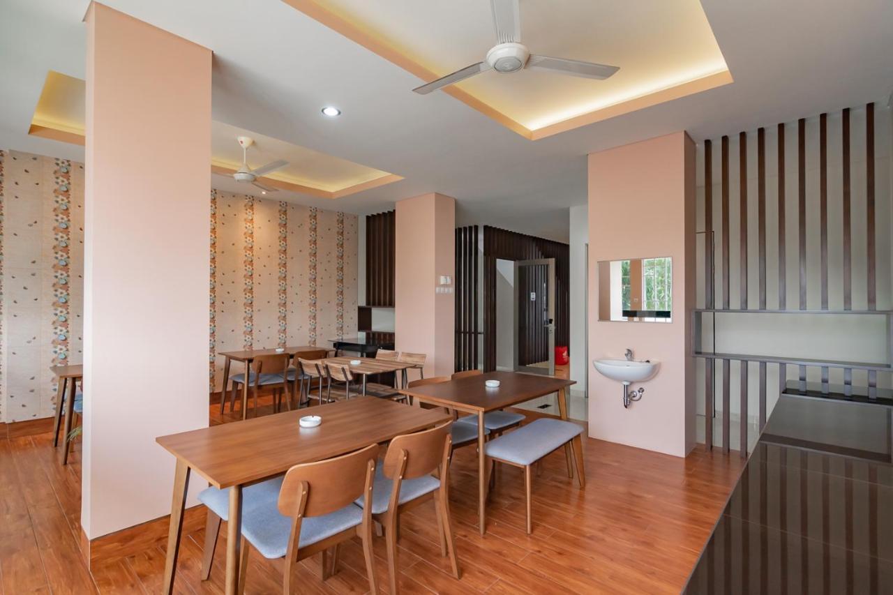 Reddoorz Plus @ Cirebon City Center Esterno foto