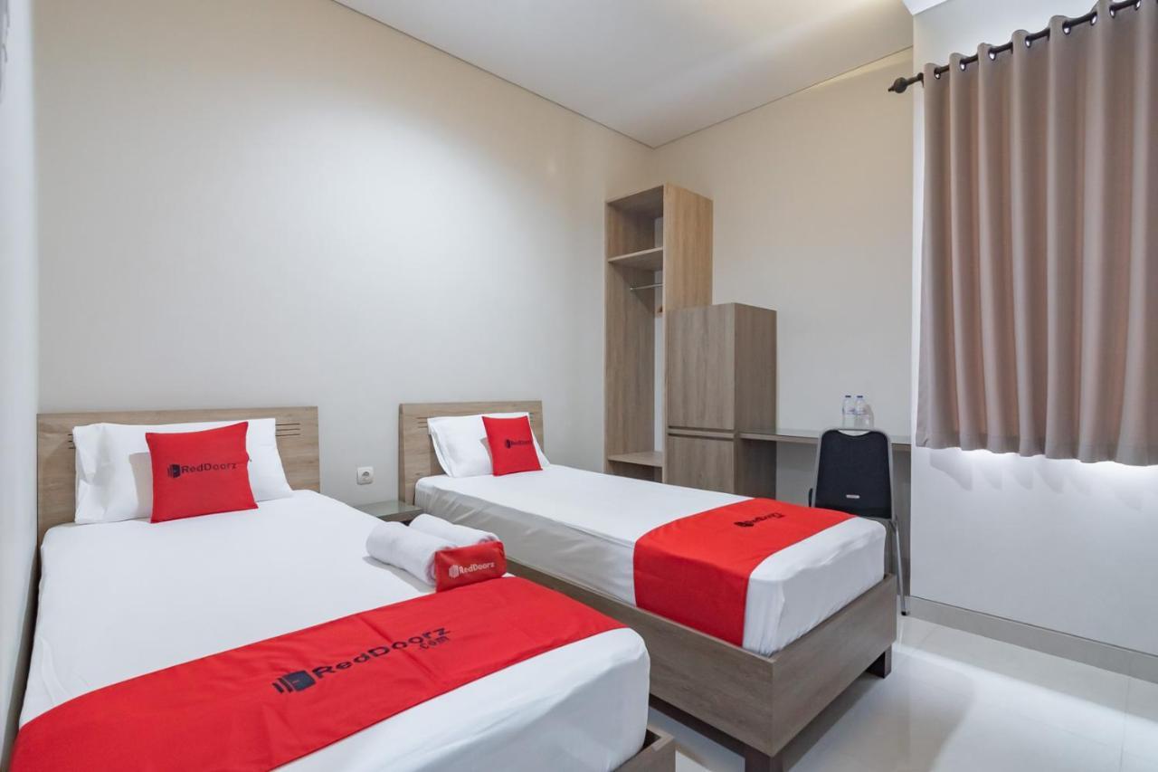 Reddoorz Plus @ Cirebon City Center Esterno foto